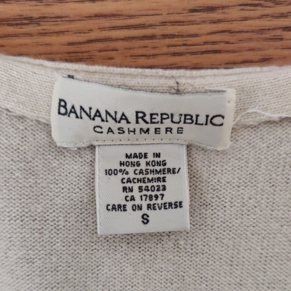 Banana Republic Cream V-Neck Sleeveless Cashmere Top - Picture 2 of 6